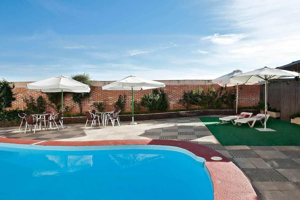 Hospedium Hotel Juan II Toro Bagian luar foto