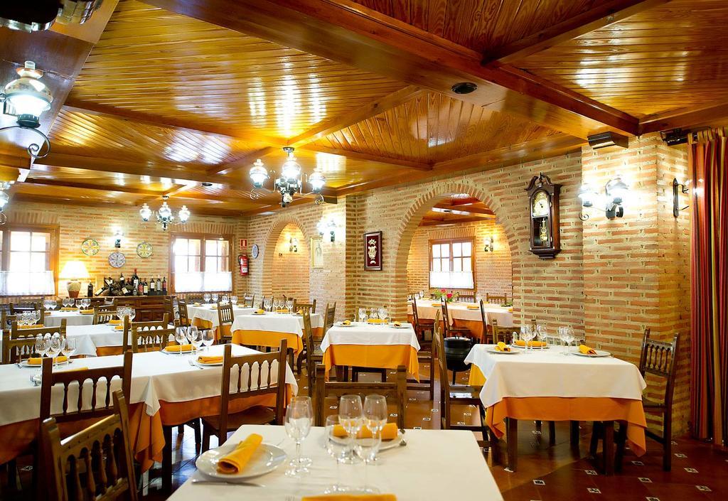 Hospedium Hotel Juan II Toro Bagian luar foto