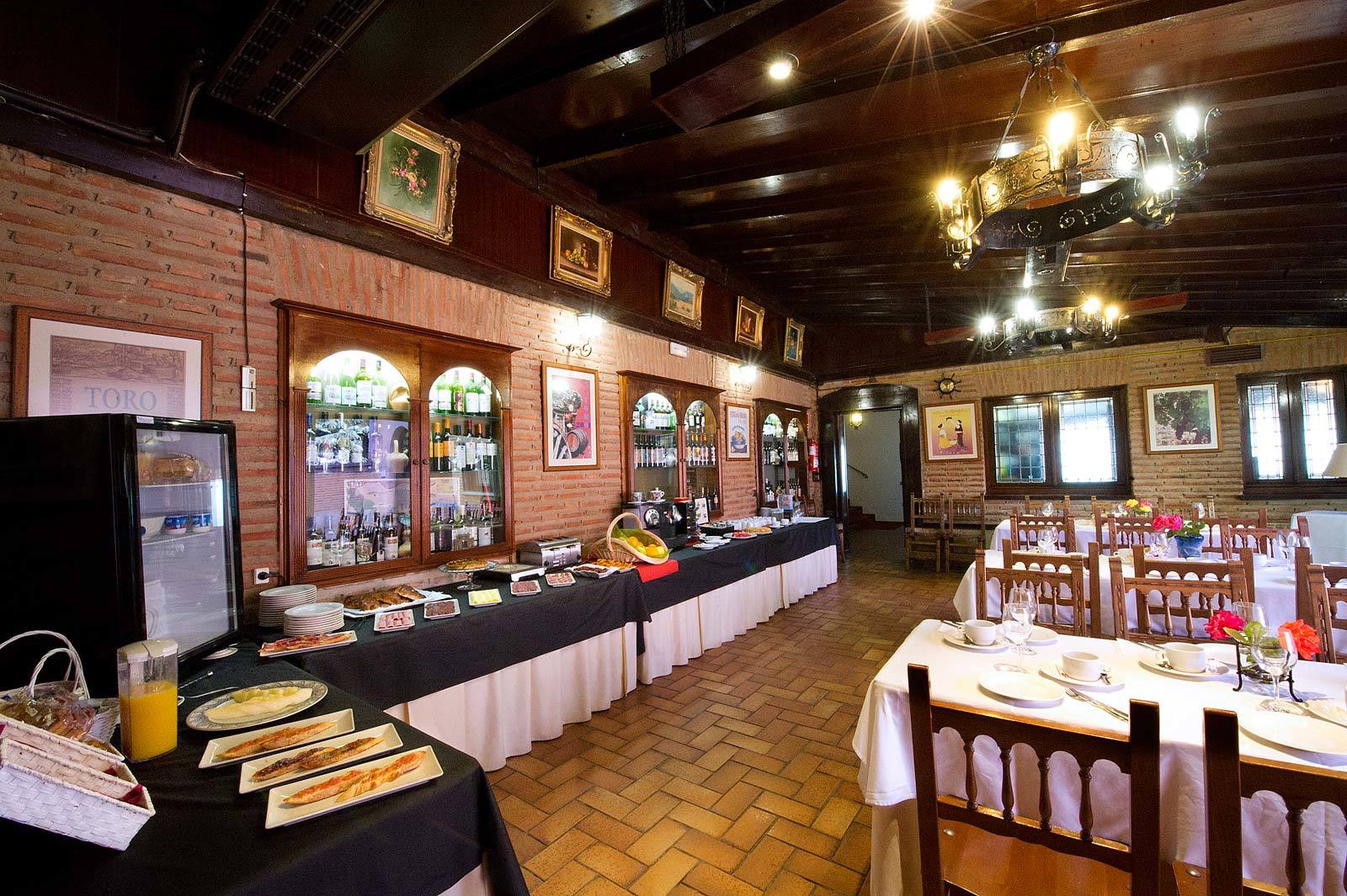 Hospedium Hotel Juan II Toro Bagian luar foto